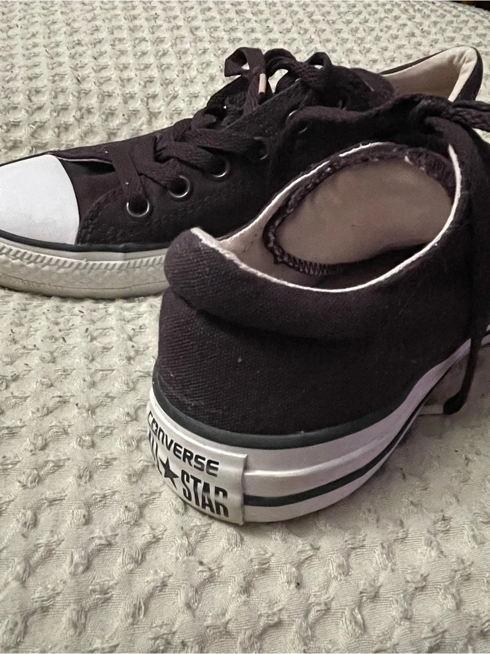 Converse Low-Top Canvas Sneakers in plum size 8.5 - Picture 2 of 8